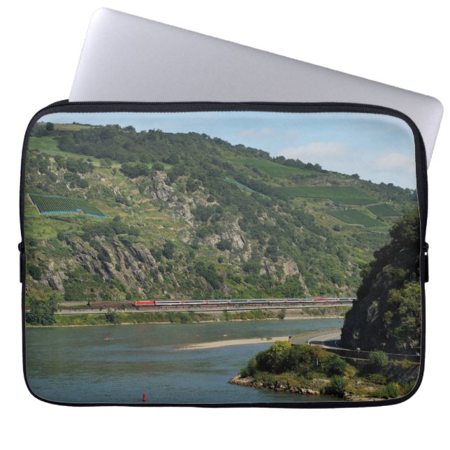 Personenzug in Oberwesel Laptop Sleeve (Front)