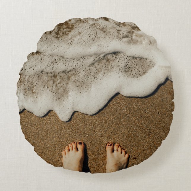 Person's feet on seashore round cushion (Front)