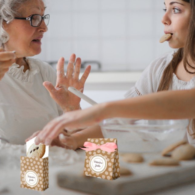 Petite boîte de pâtisserie avec kraft et ruban favour box (Creator Uploaded)