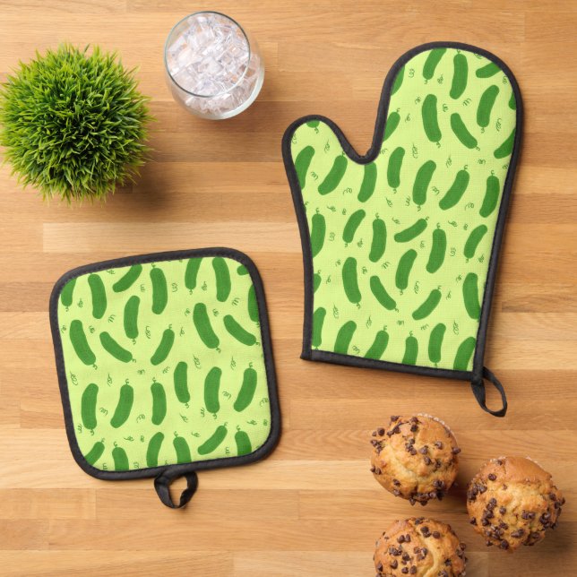 Pickle & Fresh Collection patterned Oven Mitt & Pot Holder Set (Top Down)