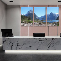 Picturesque Iconic NZ Milford Peak in Fall