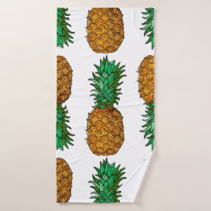 Pineapple with leaves. Seamless pattern with tropi Bath Towel
