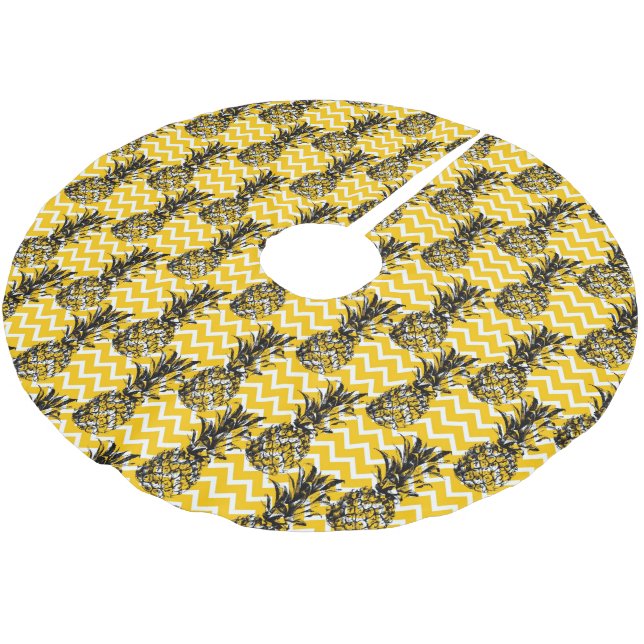 Pineapple Zigzags Brushed Polyester Tree Skirt (Angled)