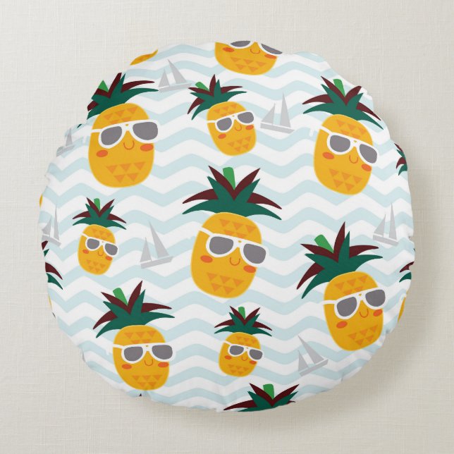 Pineapples, boat: cute ocean pattern. round cushion (Front)