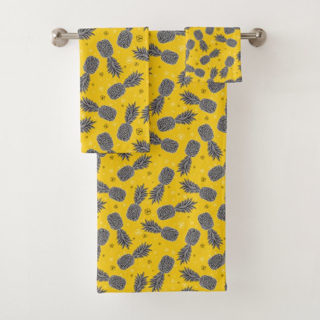 Pineapples On Gold Bath Towel Set (Insitu)