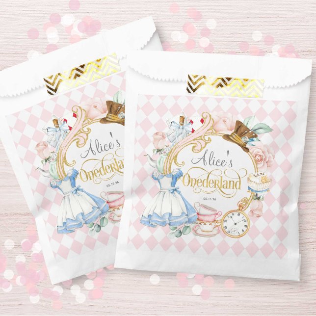 Pink, Alice Onederland, Girl 1st birthday snack Favour Bags (Pink, Alice Onederland, girl 1st birthday snack paper bags.)