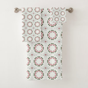 Pink and green geometric patterned bath towel set