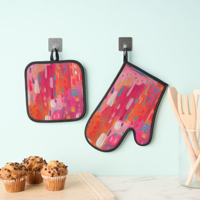 Pink and Orange Brush Marks Abstract  Oven Mitt & Pot Holder Set (Insitu(Hanging))
