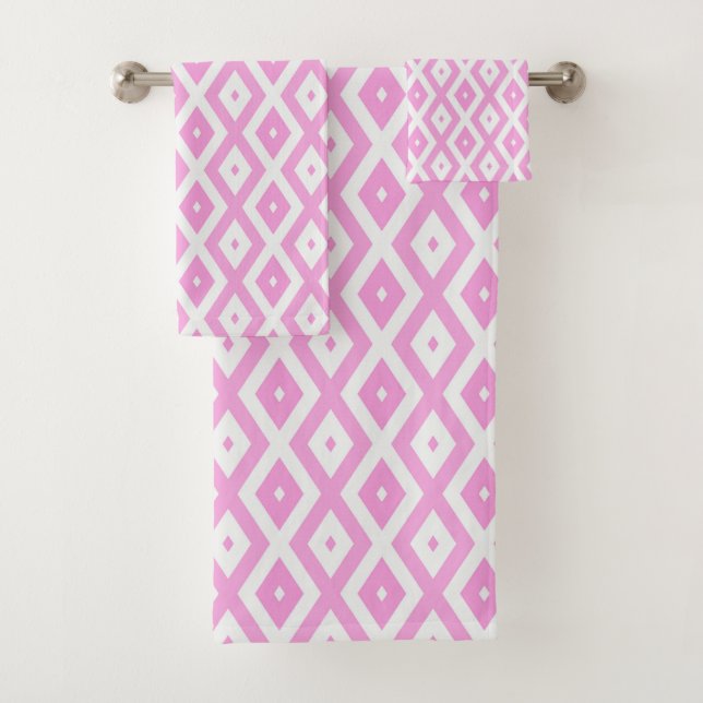 Pink and white diamond pattern bath towel set (Insitu)