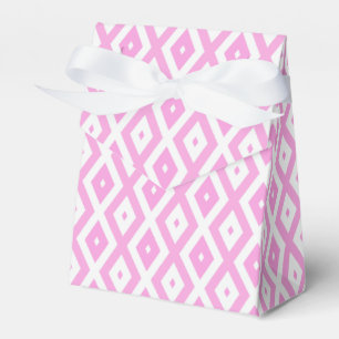 Pink and white diamond pattern favour box