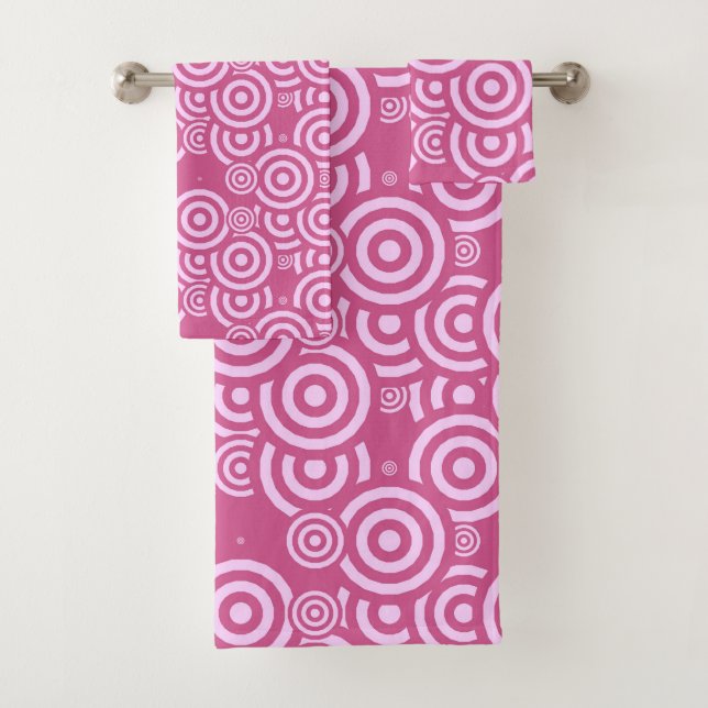 pink and white geometric bath towel set (Insitu)