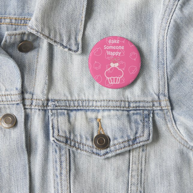 Pink bake happy 6 cm round badge (In Situ)