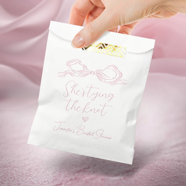 Pink Bow She's Tying the Knot Bridal Shower Favour Bags (Pink Bow She's Tying the Knot Bridal Shower Favor Bag)