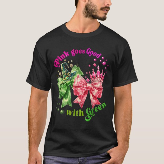 Pink Goes Good With Green Funny Halloween Witch Wo T-Shirt (Front)