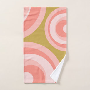 Pink retro style circles on green background bath towel set