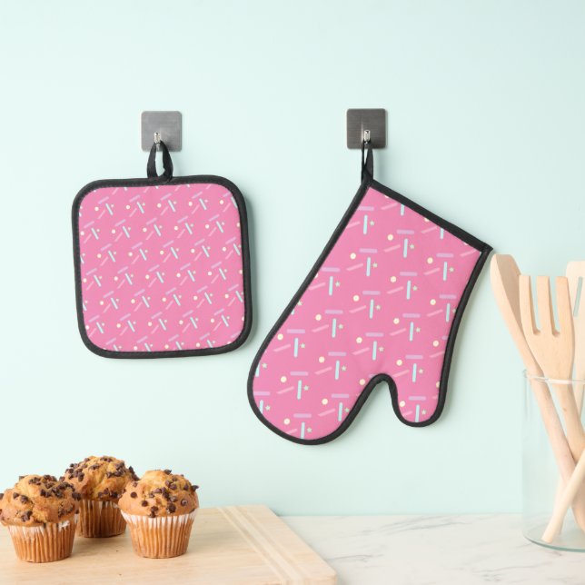 Pink Sprinkles Kitchen Pattern Oven Mitt & Pot Holder Set (Insitu(Hanging))