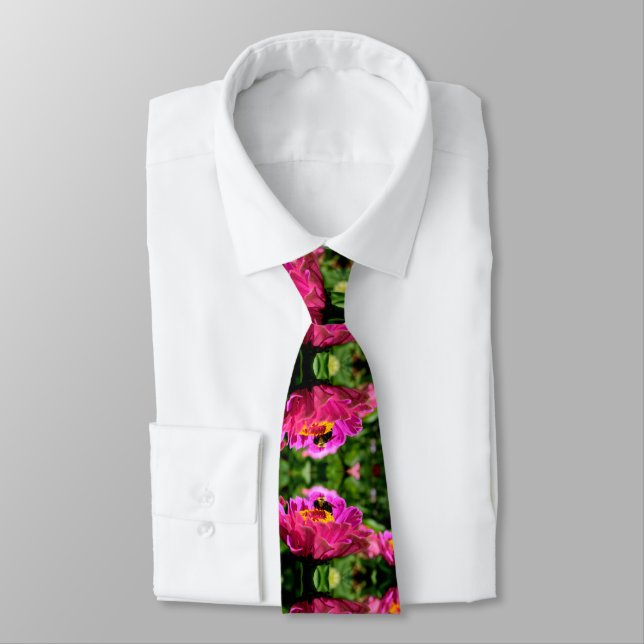 Pink zinnia with bumblebee tie (Tied)