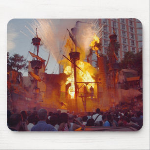 Pirate Ship Battle At Treasure Island In Vegas Mouse Pad