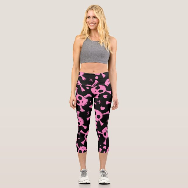 Pirate Skull: Girlish Hearts Pattern Capri Leggings (Front)