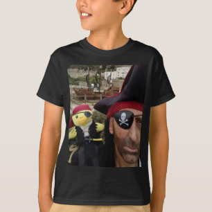 Pirates don't need parrots T-Shirt