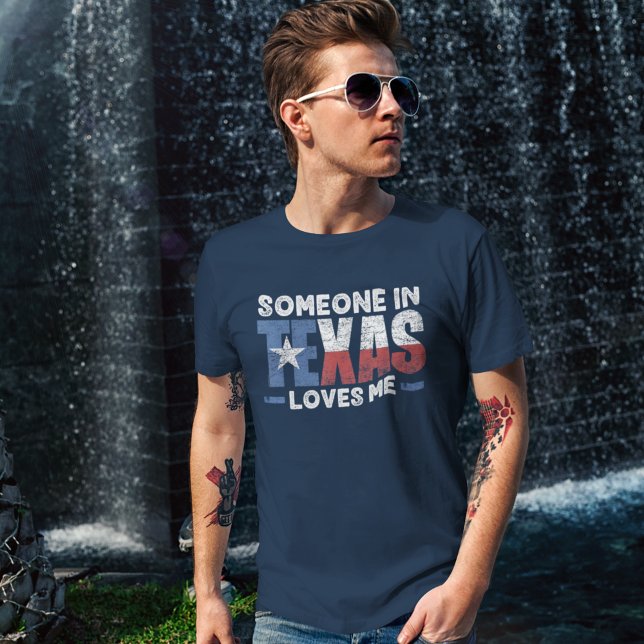 Playera Funny Someone in Texas Loves Me Travel Tex T-Shirt (Creator Uploaded)