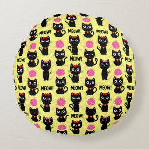 Playful Black Cats With Yarn Balls Pattern Round Cushion