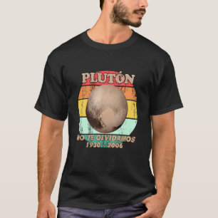 Pluto never forget Space and cosmos in Spanish T-Shirt