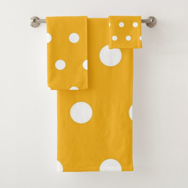Polka dot pattern bath towel set (Insitu)