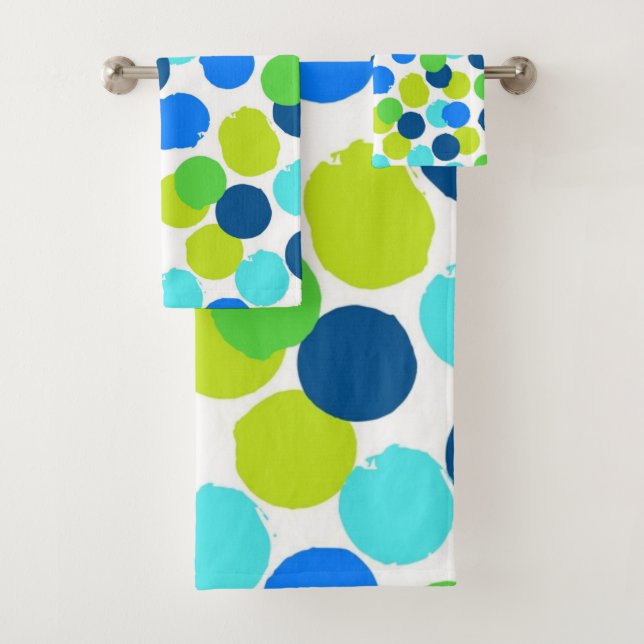 Polka dot pattern bath towel set (Insitu)