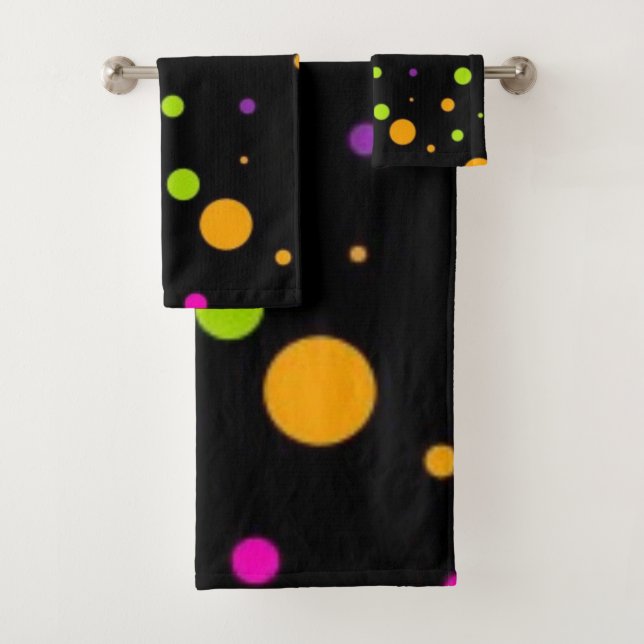 Polka dot pattern bath towel set (Insitu)