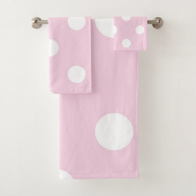 Polka dot pattern bath towel set (Insitu)