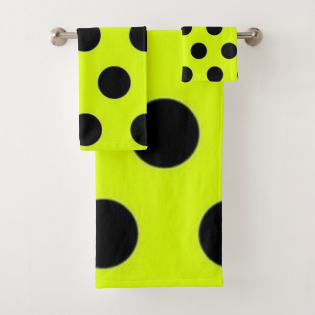 Polka dot pattern bath towel set (Insitu)