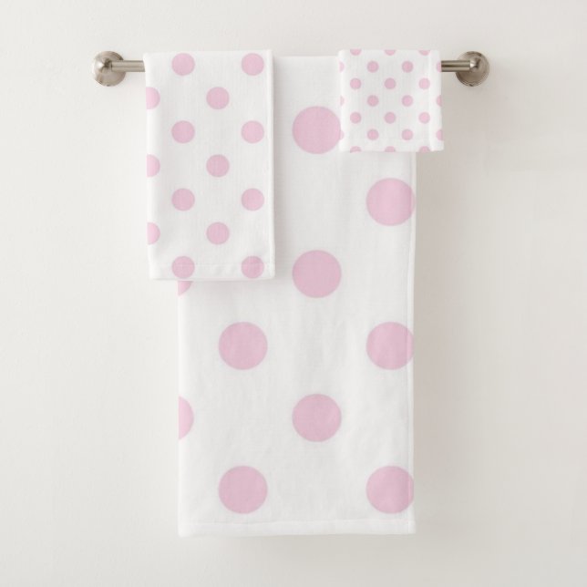 Polka dot pattern bath towel set (Insitu)
