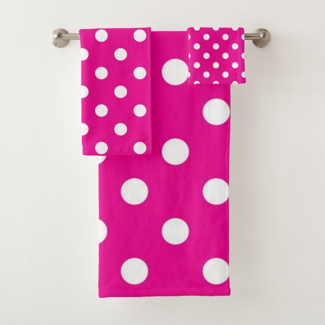 Polka dot pattern bath towel set (Insitu)