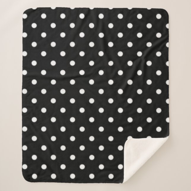 Polka dot pattern sherpa blanket (Front)