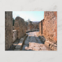 Pompeii, Cobbled streets and narrow sidewalks