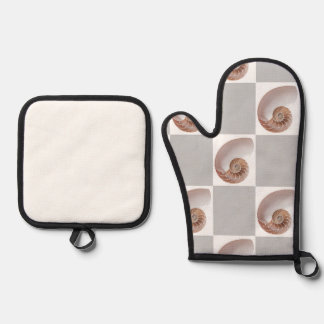 Porcelain Seashell Minimalist Chequerboard Pattern Oven Mitt & Pot Holder Set
