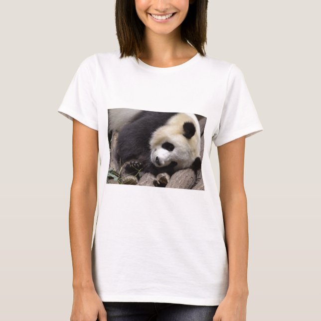 Portrait of giant panda T-Shirt (Front)