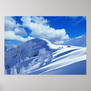 Poster sommet de la montagne enneigée