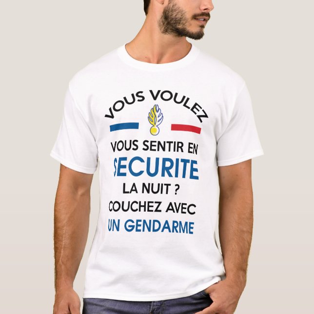 Pour Sentir En Sécurité Couchez Avec Un Gendarme T-Shirt (Front)
