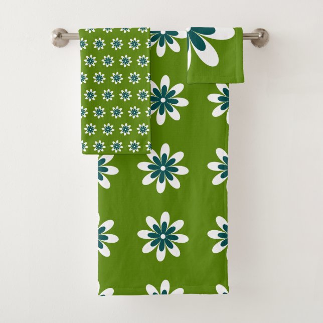 PP 338: Retro 70s Colour Flowers: 2 of 3 Bath Towel Set (Insitu)