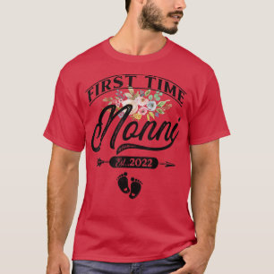 Pregnancy Announcement First Time nonni Est T-Shirt