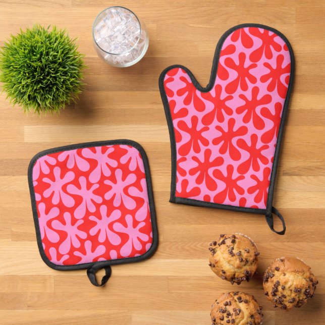 Preppy Pink and Red Amoeba Contemporary Pattern Oven Mitt & Pot Holder Set (Top Down)