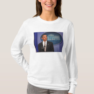 President Barack Obama makes an announcement T-Shirt