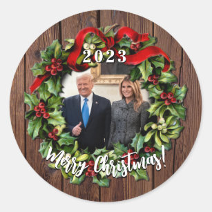 President Donald Trump & Melania 2023 Holly Wreath Classic Round Sticker
