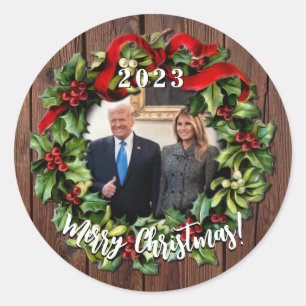 President Donald Trump & Melania 2023 Holly Wreath Classic Round Sticker