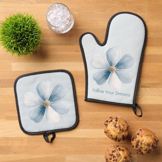 Pretty Blue Flower Oven Mitt & Pot Holder Set (Top Down)