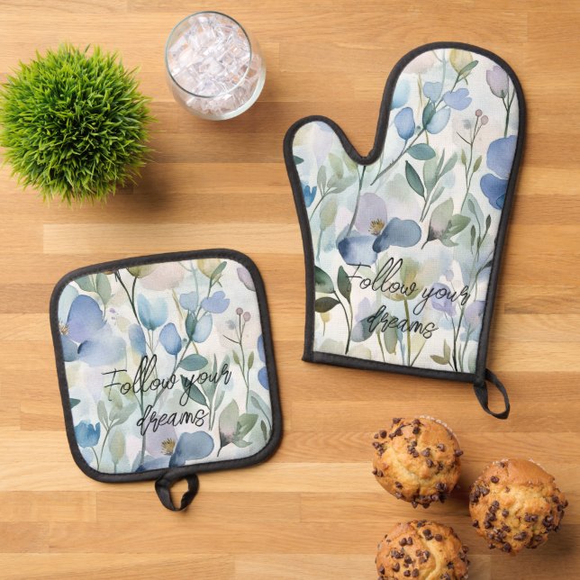 Pretty Purple Flowers  Oven Mitt & Pot Holder Set (Top Down)