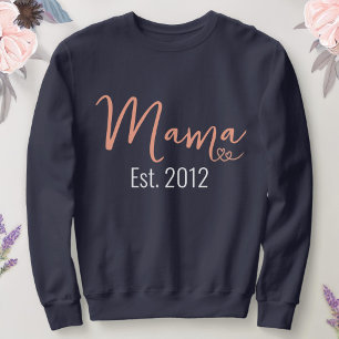Pretty White Script Mama Est Year With Two Hearts Sweatshirt