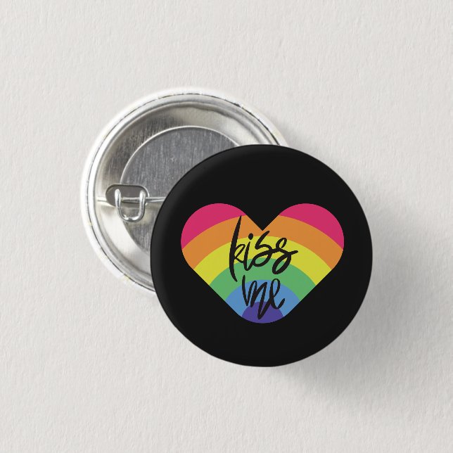 Pride- kiss me. love is fair.          3 cm round badge (Front & Back)